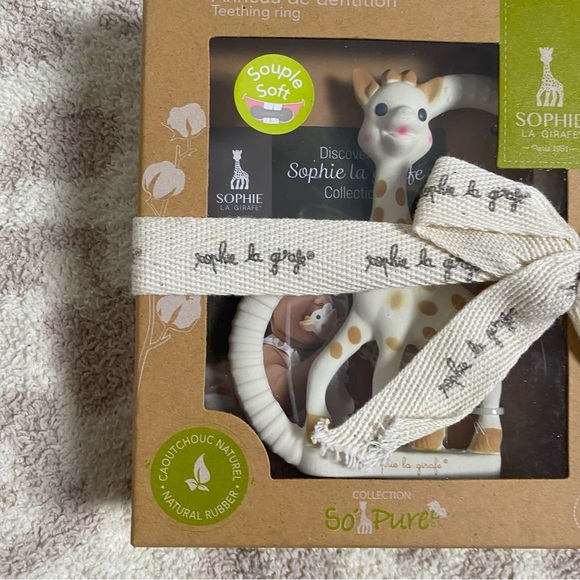 Sophie La Girafe Teething Ring - Picture 5 of 7